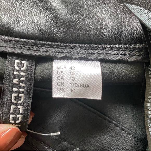 Divided faux leather skirt - Picture 5 of 6